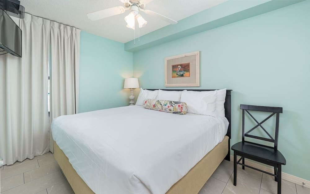 Phoenix All Suites Hotel 308 1 Bedroom Condo by Redawning