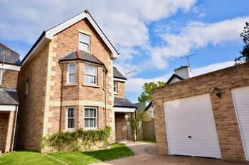 Queens Mews a Coastal Holiday Home