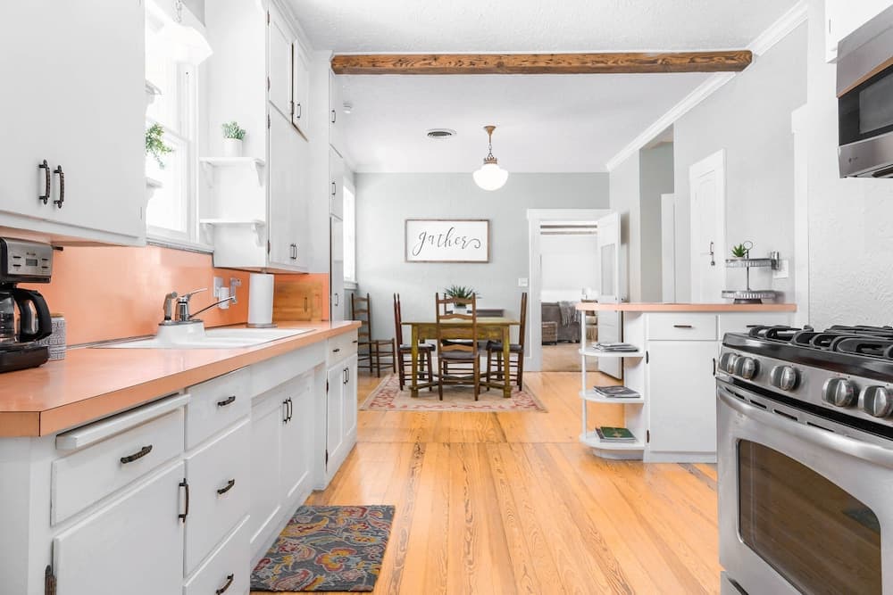 Blue Haus Hot Tub-fire Pit-game Room Walk to Main