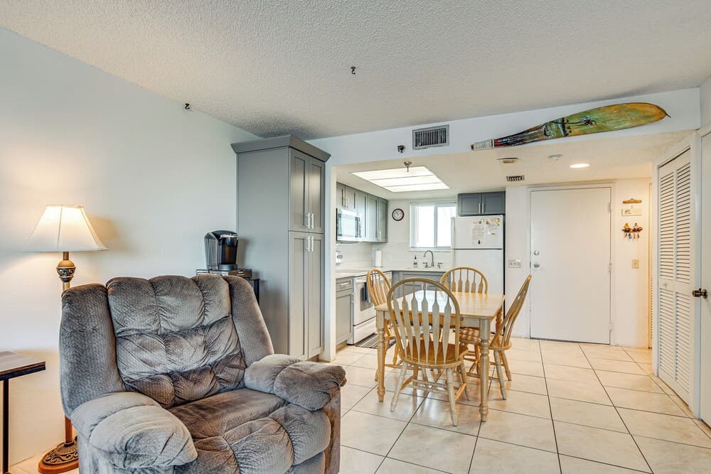 Balcony & Resort Amenities: Gulf Coast Escape!