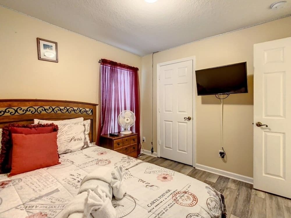 Beautiful Windsor Palms 4 Bed South Facing Pool 4 Bedroom Villa by RedAwning