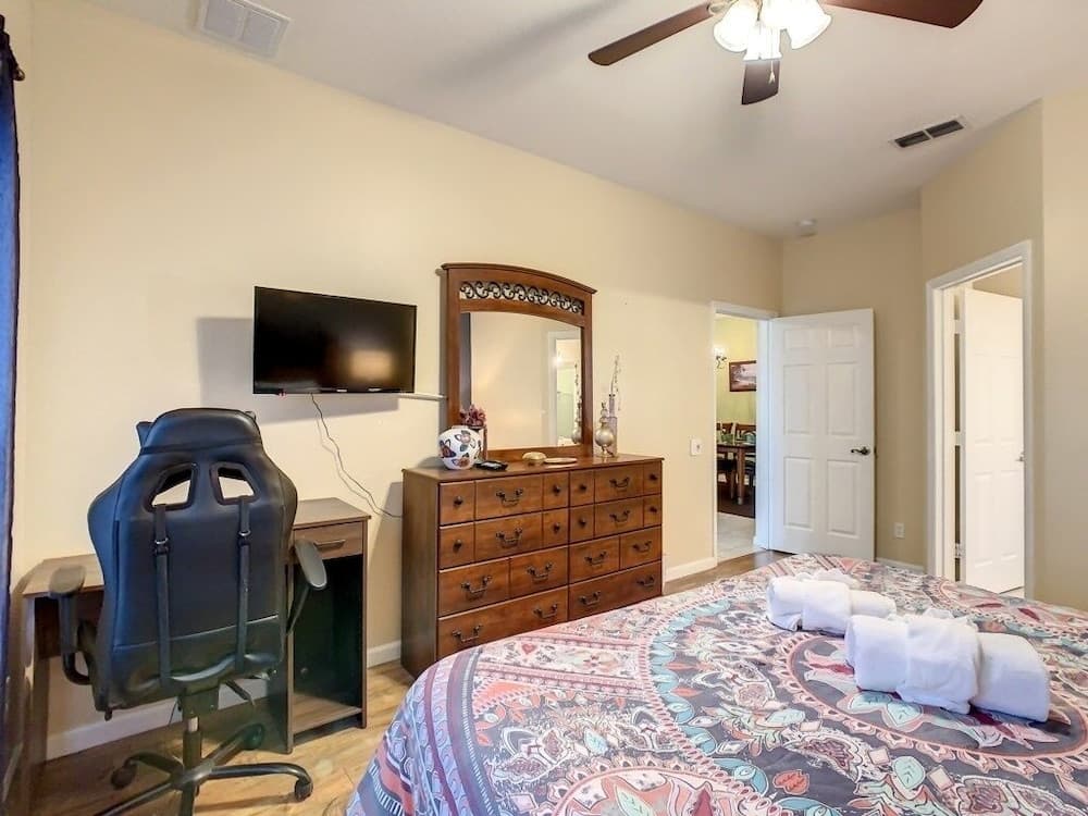 Beautiful Windsor Palms 4 Bed South Facing Pool 4 Bedroom Villa by RedAwning