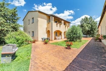 Limone, Family Apt With Pool Near Volterr