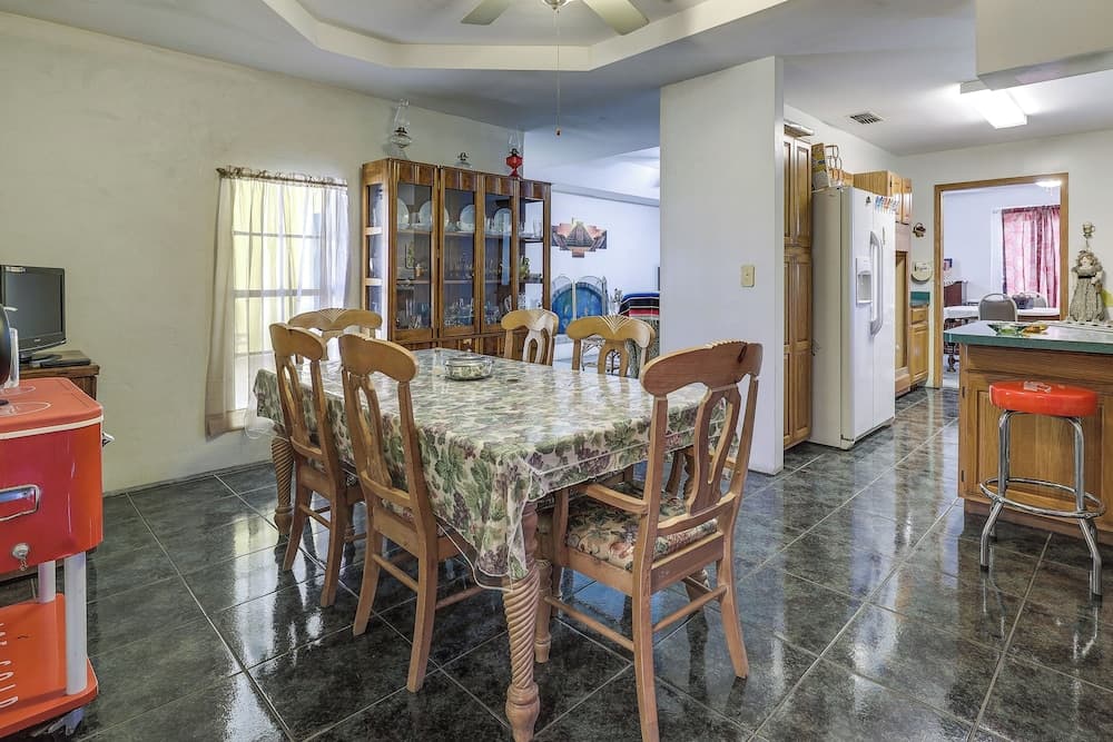 Screened Porch: Remote Harlingen House!