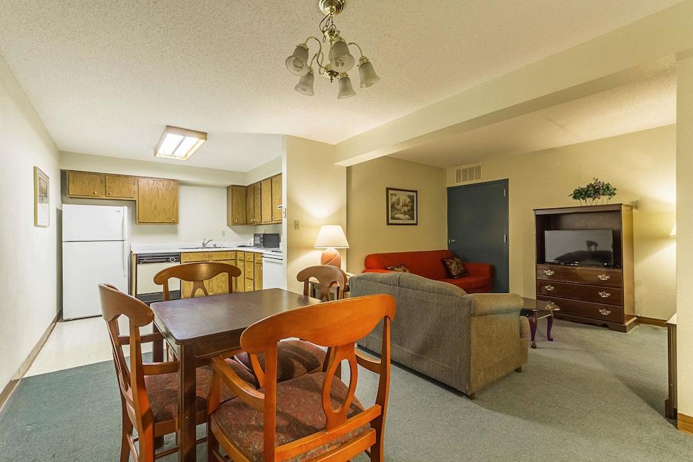 Econo Lodge Inn & Suites Bentonville - Rodgers