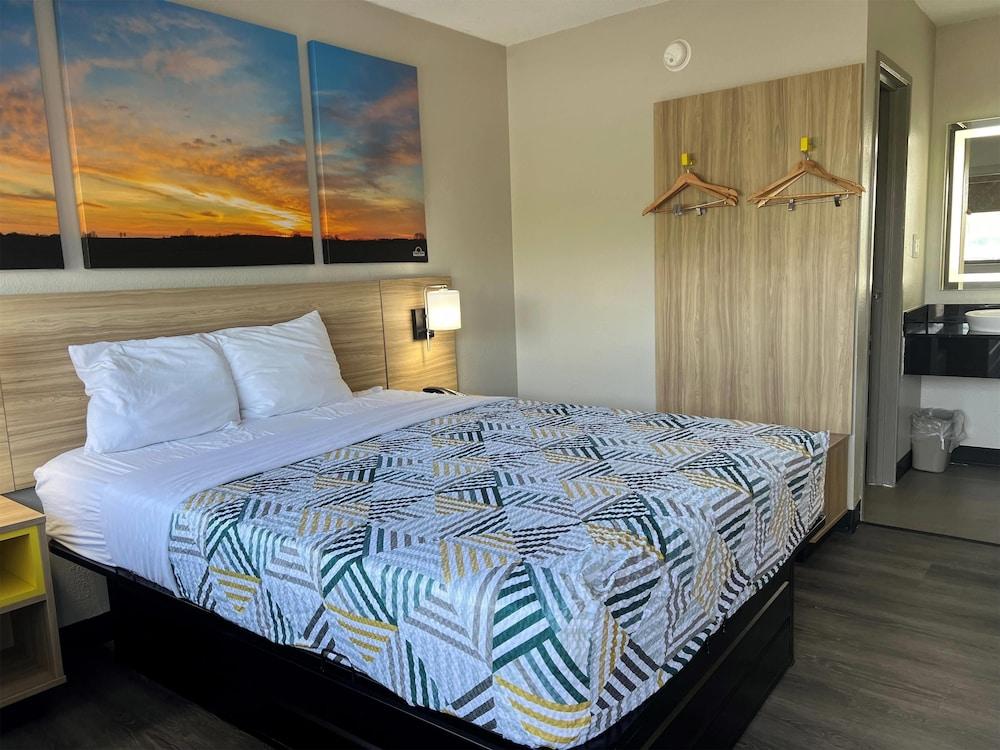 Days Inn by Wyndham Kansas City Northeast