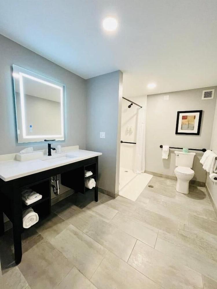 Hawthorn Extended Stay by Wyndham Ellsworth / Bar Harbor