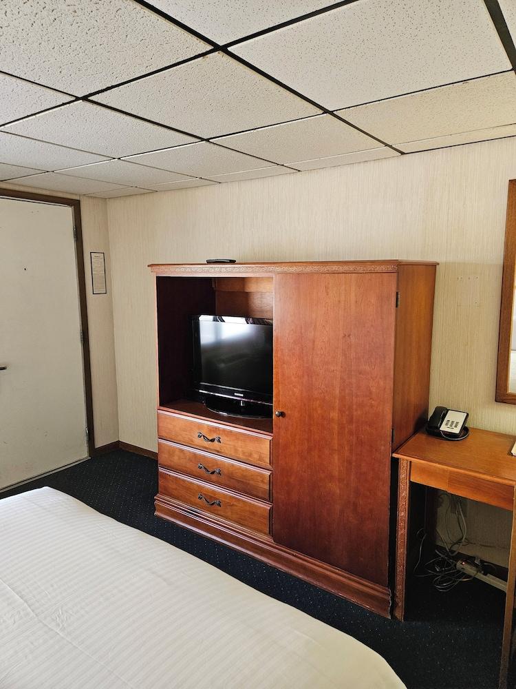 Knights Inn Mackinaw City