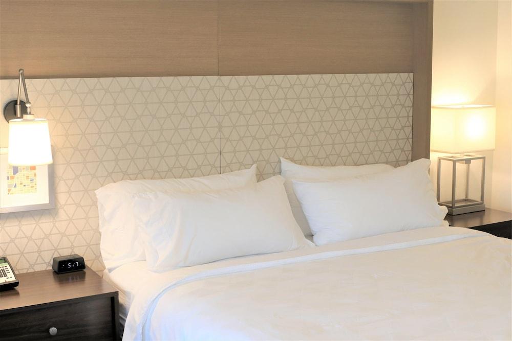 Holiday Inn & Suites St. Cloud by IHG