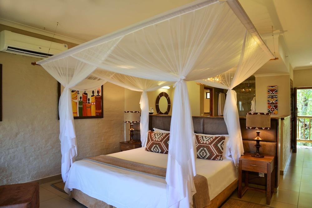 Victoria Falls Safari Club