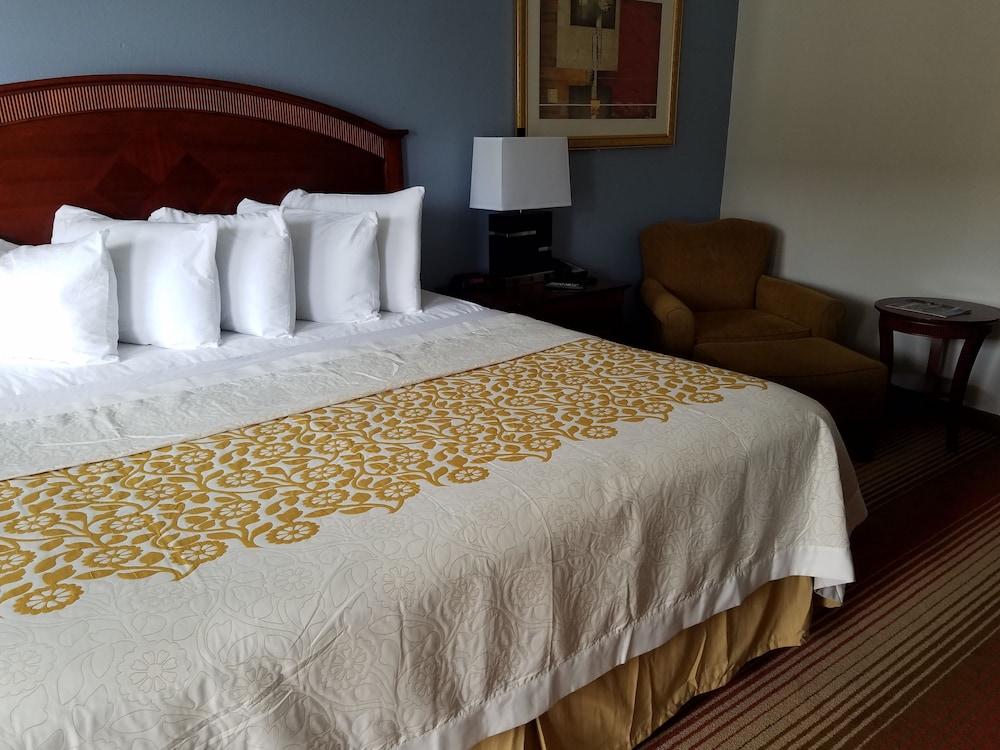 Days Inn by Wyndham Richmond