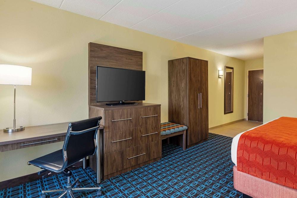 Best Western Plus North Shore Hotel