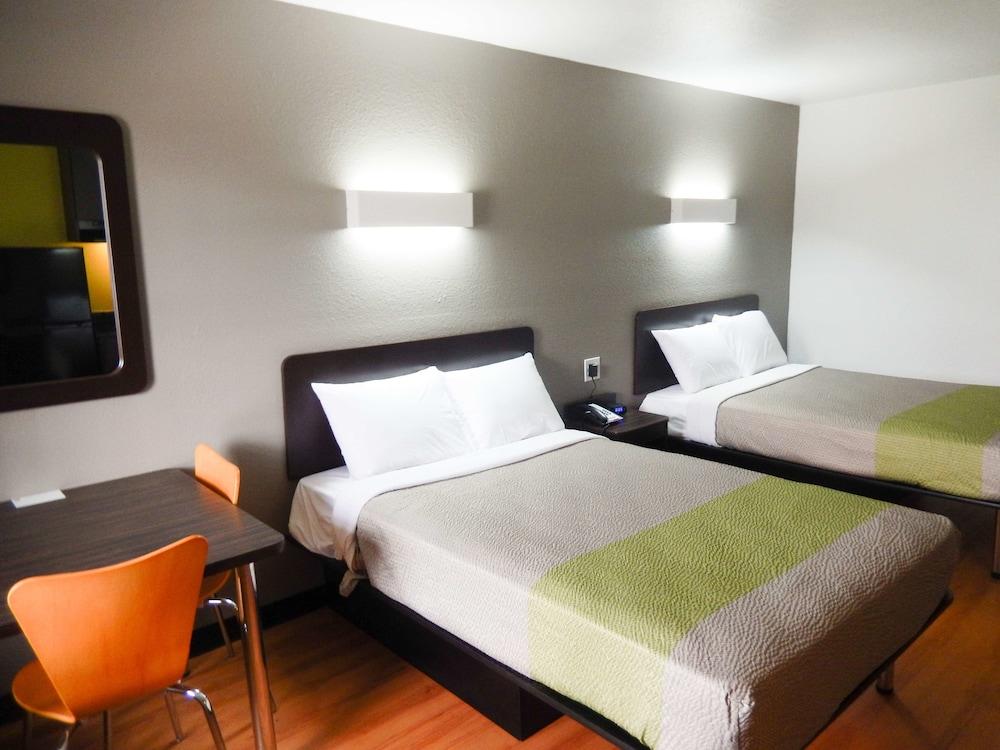 Studio 6 Houston, TX - Intercontinental Airport South