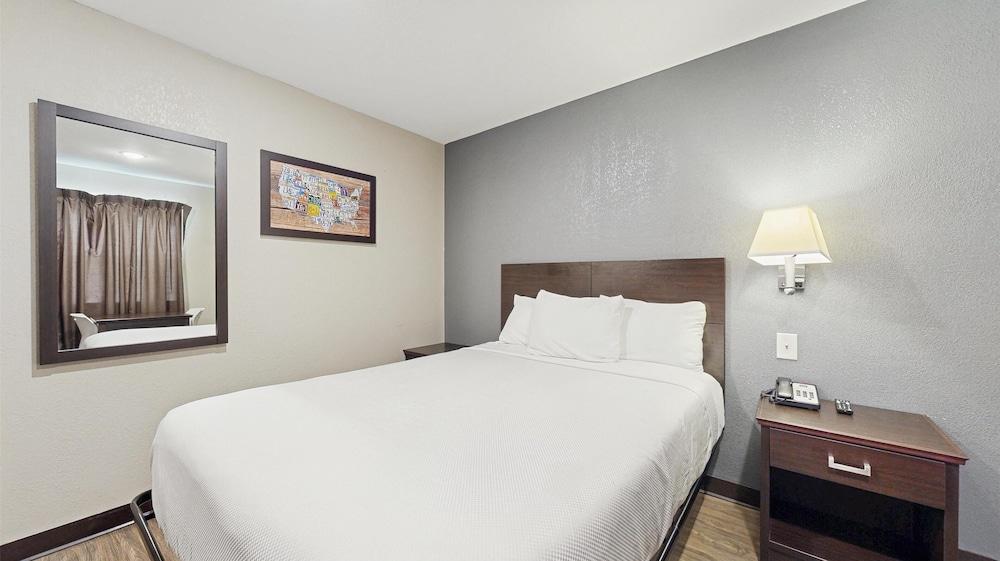 Red Lion Inn & Suites Olathe Kansas City