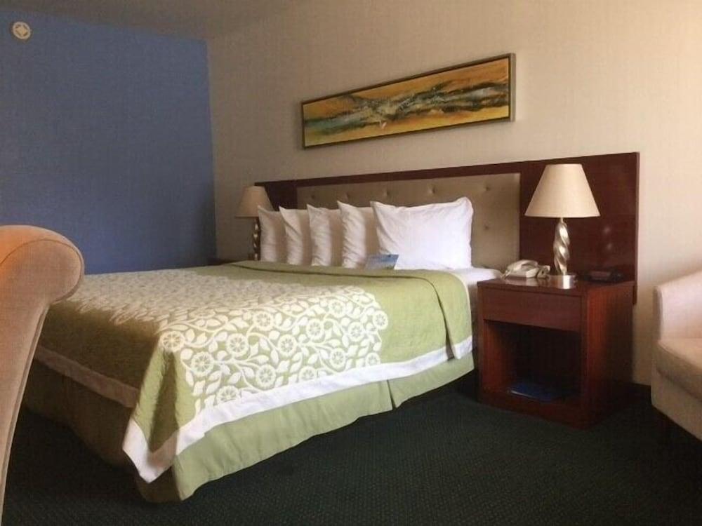 Days Inn by Wyndham Deming