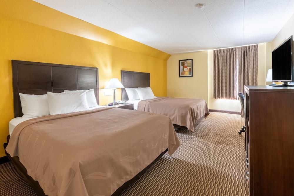 Quality Inn & Suites Cincinnati Uptown Norwood