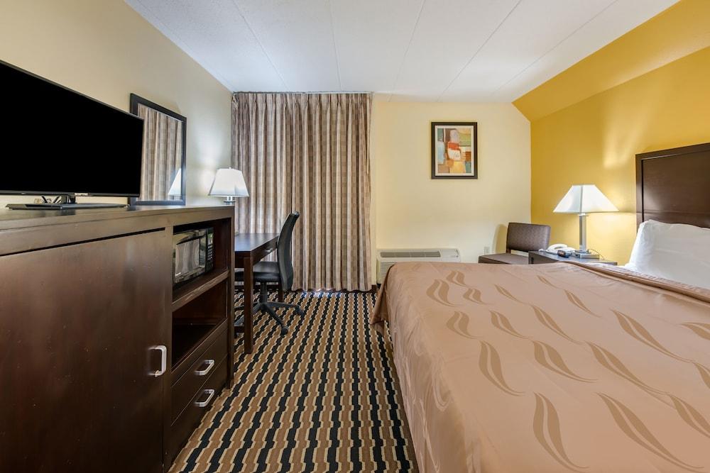 Quality Inn & Suites Cincinnati Uptown Norwood