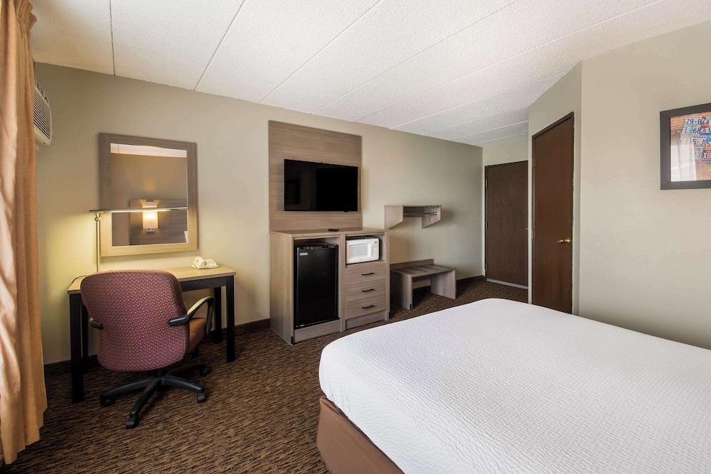 Econo Lodge Duluth near Miller Hill Mall