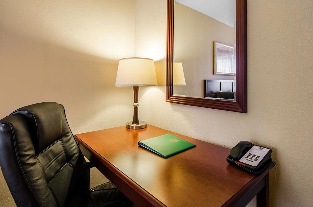 Quality Inn Summersville - New River Area