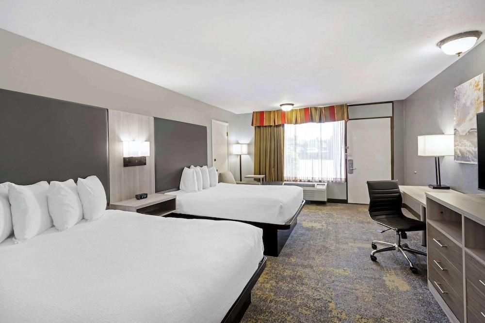 Best Western Plus Weston Inn