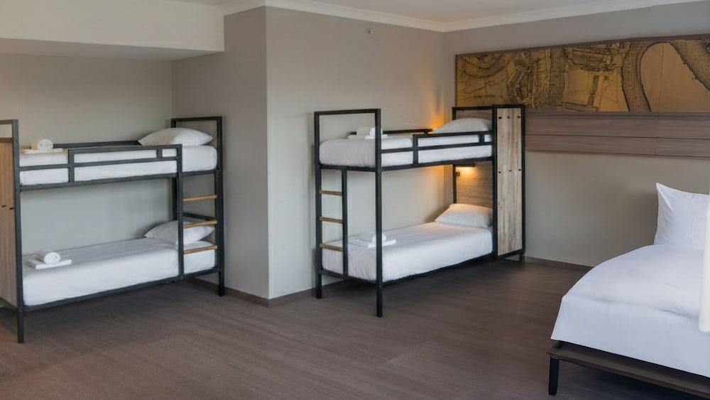 a&o London Docklands Riverside