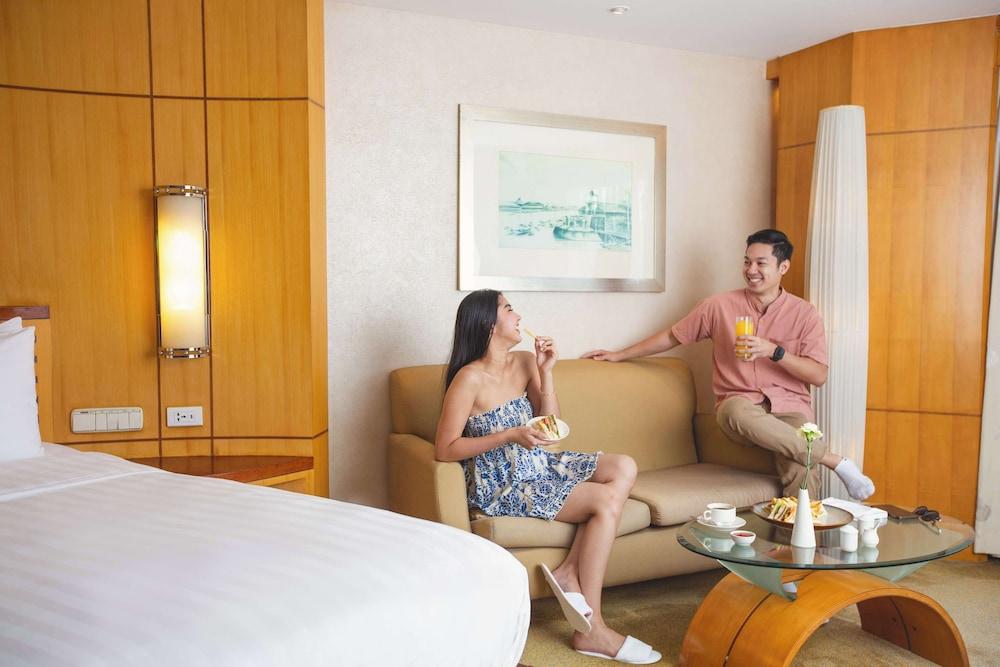 Makati Shangri-La, Manila