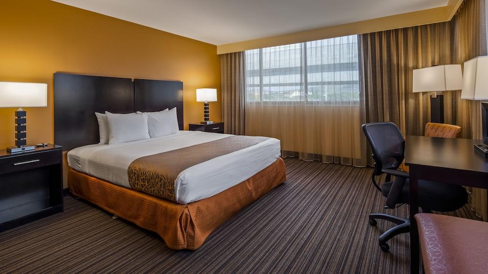 Best Western The Plaza Hotel Honolulu Airport - Free Breakfast