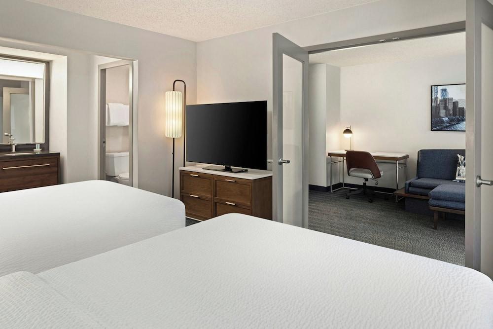 Courtyard by Marriott Chicago Downtown River North