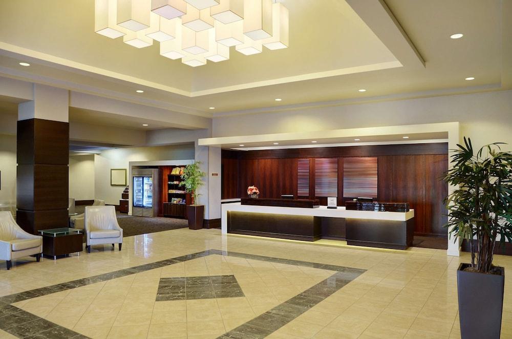 Hilton Winnipeg Airport Suites