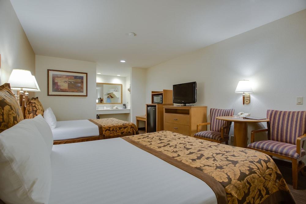Anaheim Desert Inn and Suites