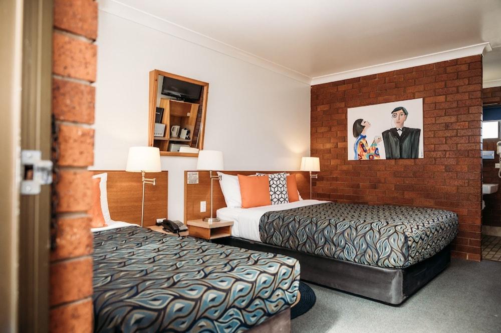 Country Pathfinder Motor Inn