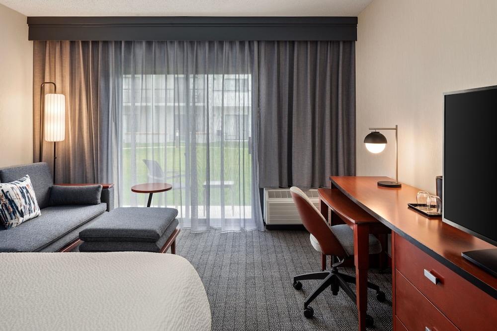 Courtyard Chicago Waukegan Gurnee