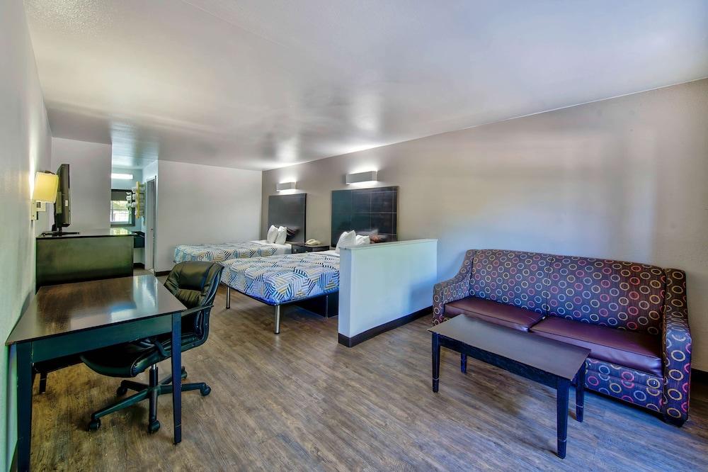 Motel 6 Arlington, TX