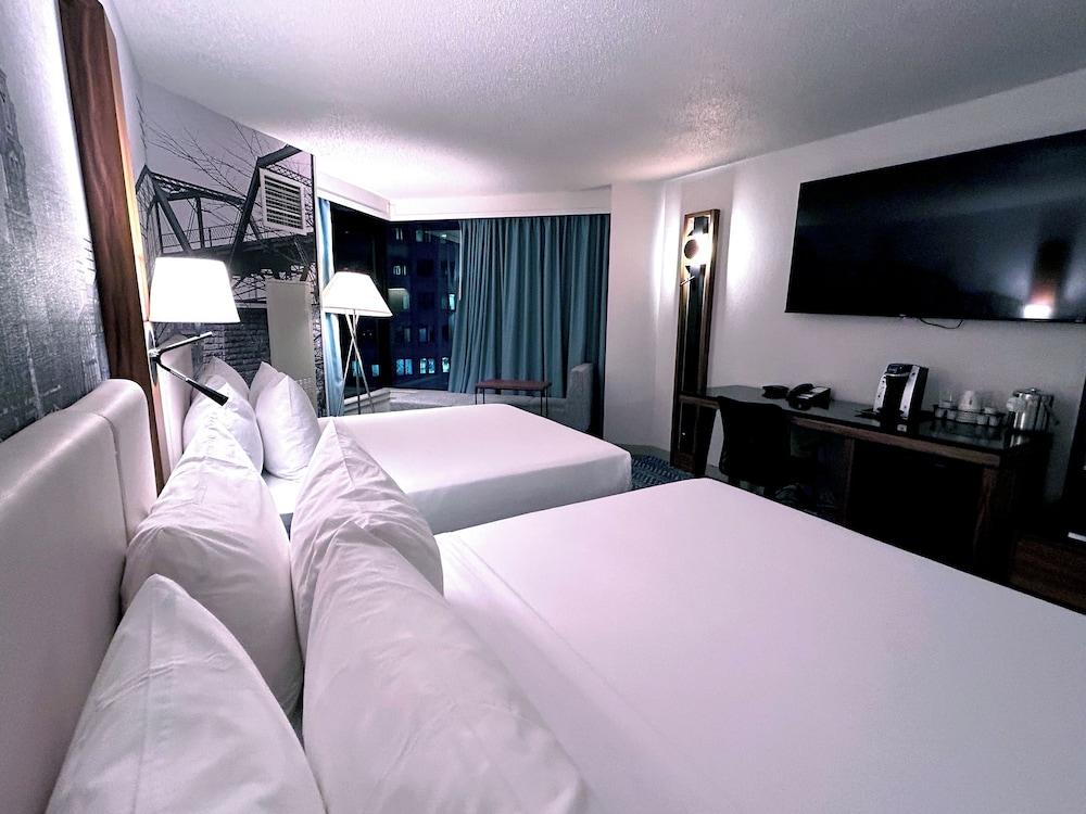 Fort Pontchartrain Detroit, a Wyndham Hotel