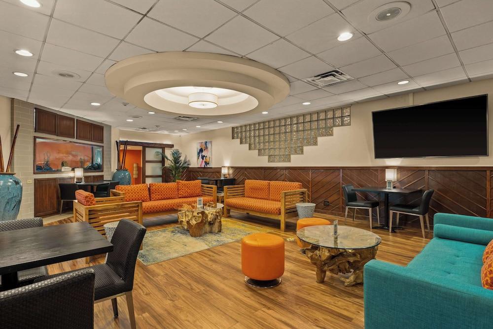 Airport Honolulu Hotel, Trademark Collection by Wyndham