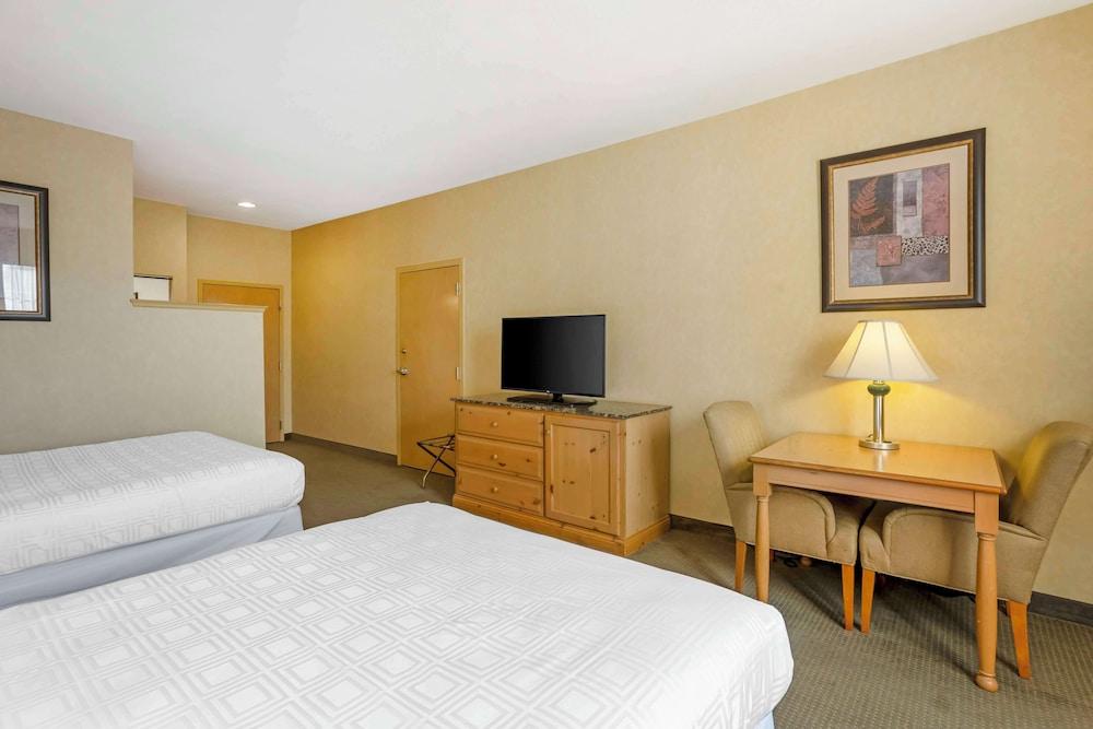Best Western Plus Revere Inn & Suites