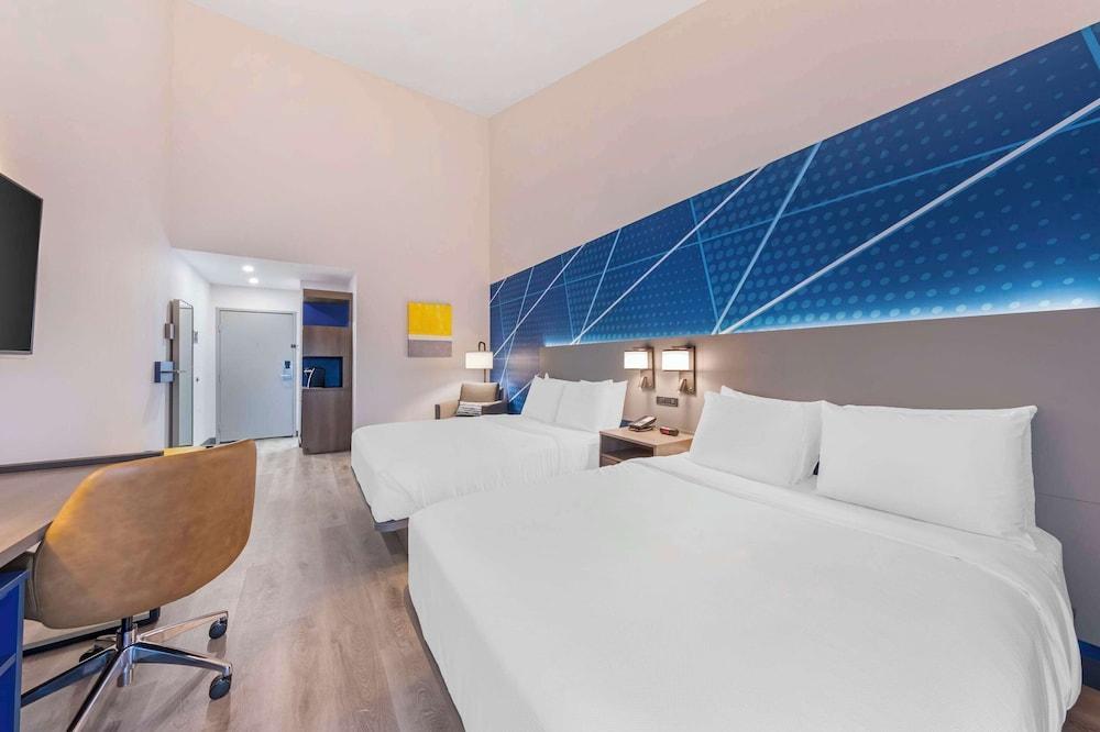 Comfort Inn & Suites Irvine Spectrum