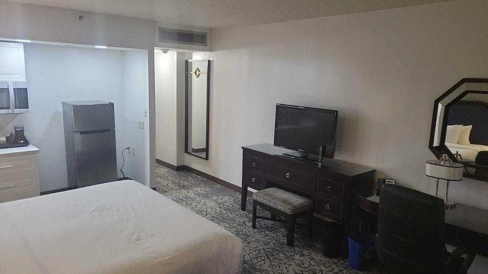 The Plaza Hotel Columbus at Capitol Square