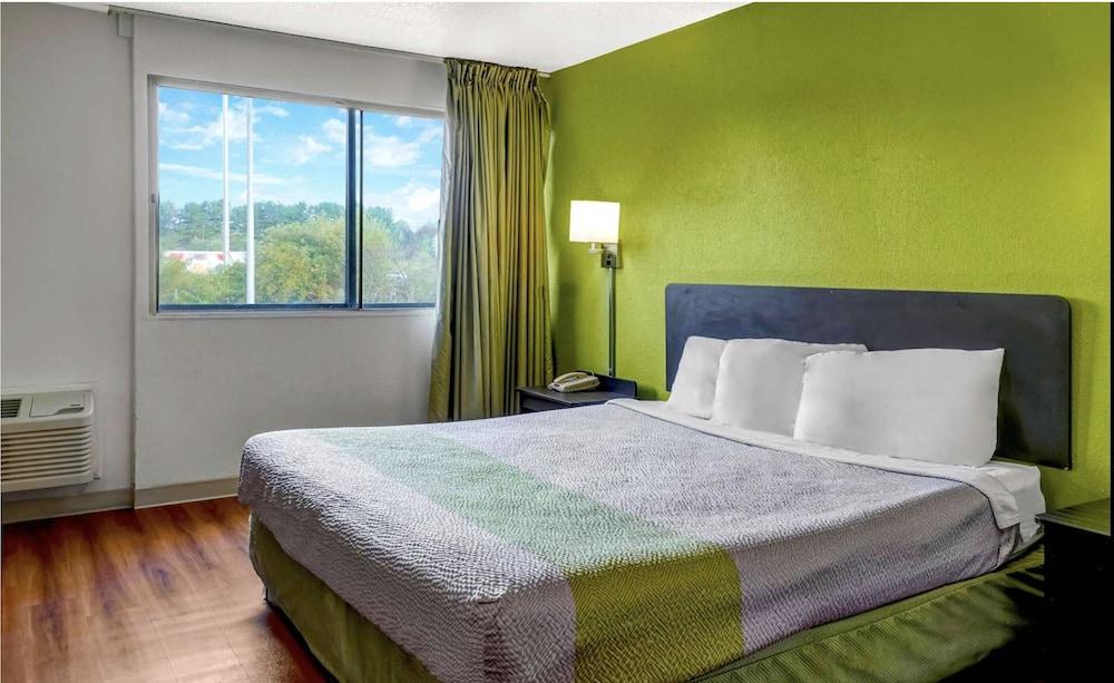 Travelodge by Wyndham Vernon CT