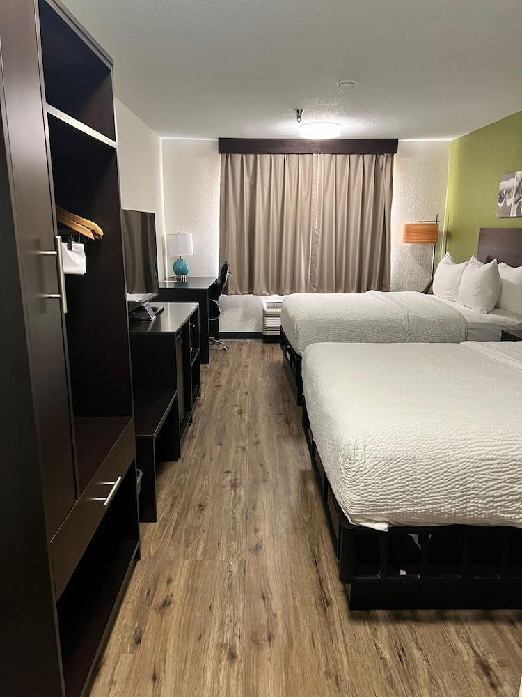 Sleep Inn & Suites Salina I-135