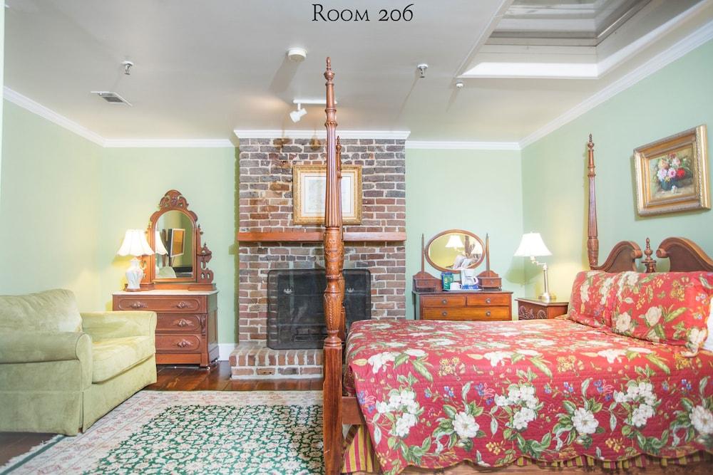 17Hundred90 Inn and Restaurant