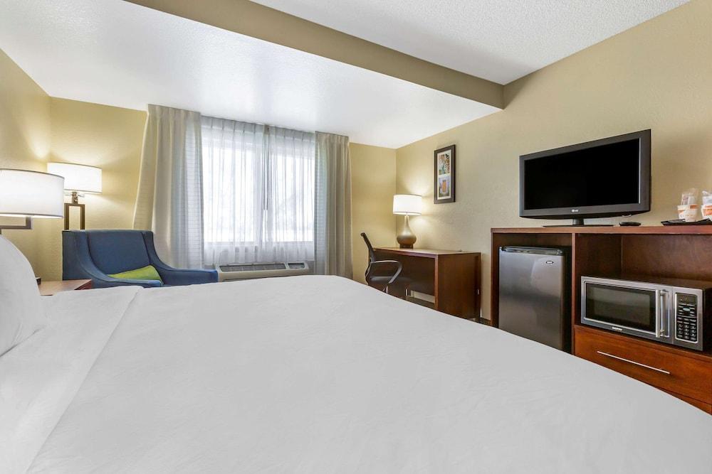 Comfort Inn & Suites Phoenix North / Deer Valley