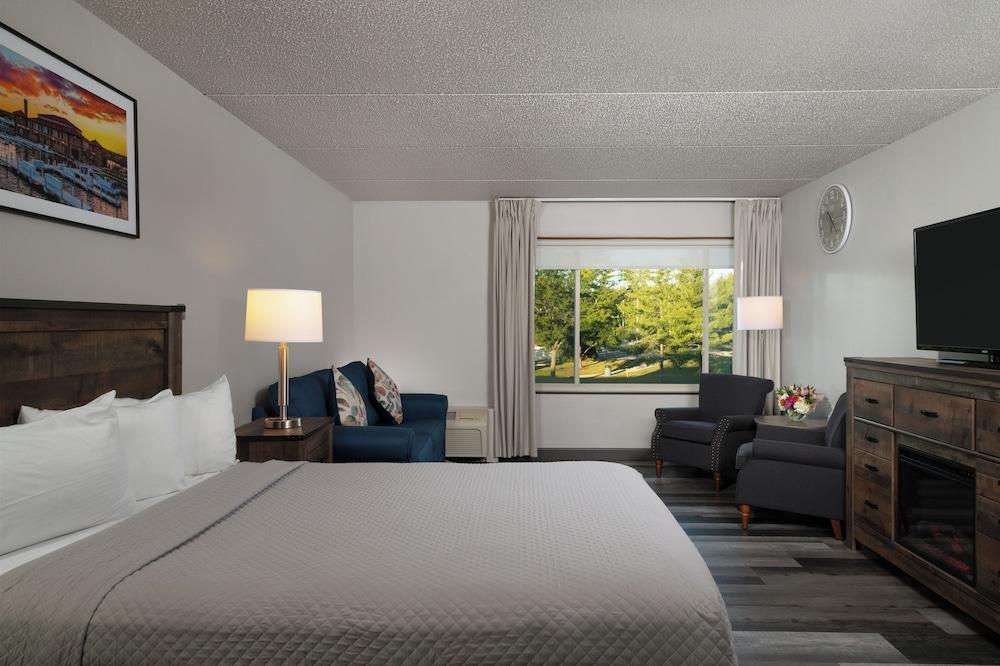 Harbor Shores on Lake Geneva