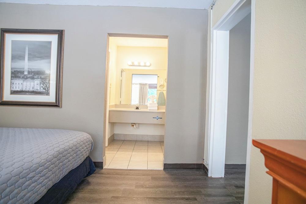 OYO Hotel Greensboro East I 40