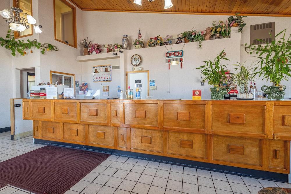 Royal Holiday Motel By Belvilla Gallup I-40