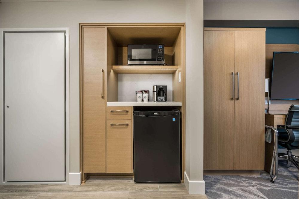 Coast Tsawwassen Inn