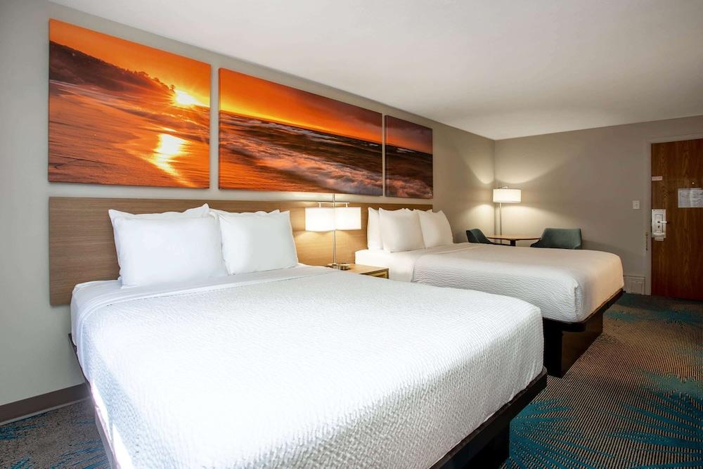 Days Inn by Wyndham Marquette