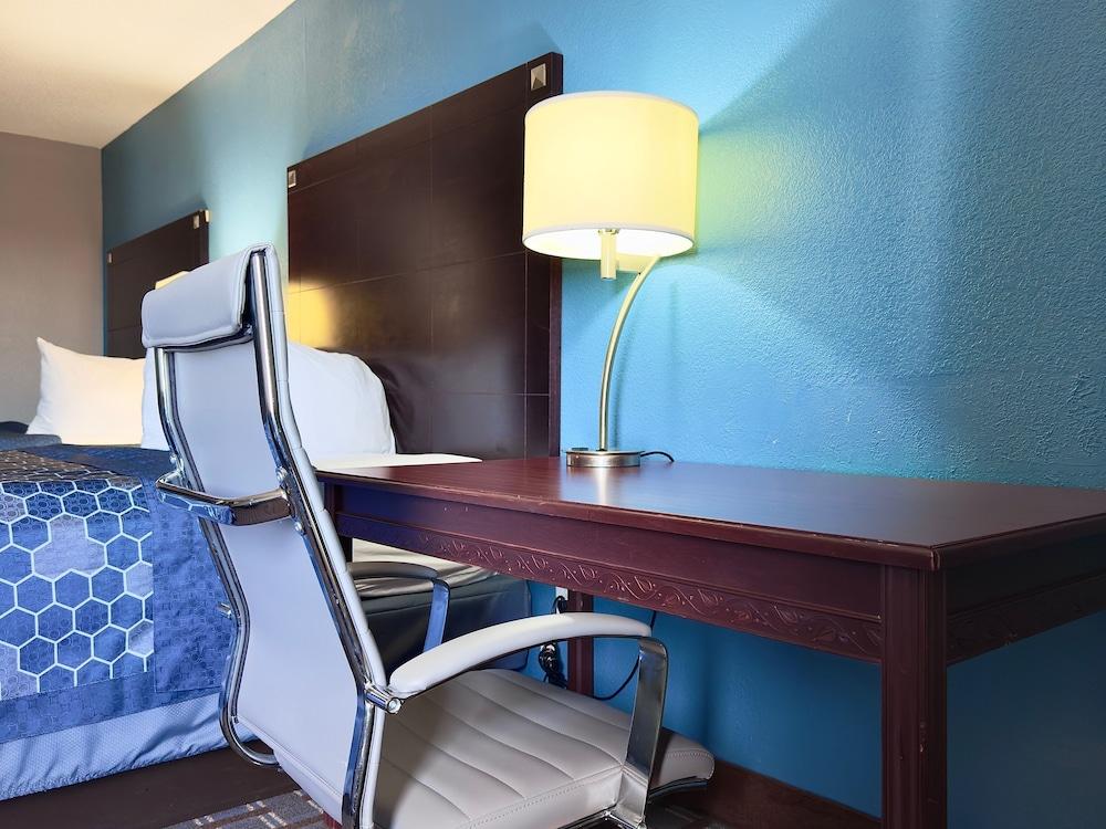 American Inn Cedar Rapids South