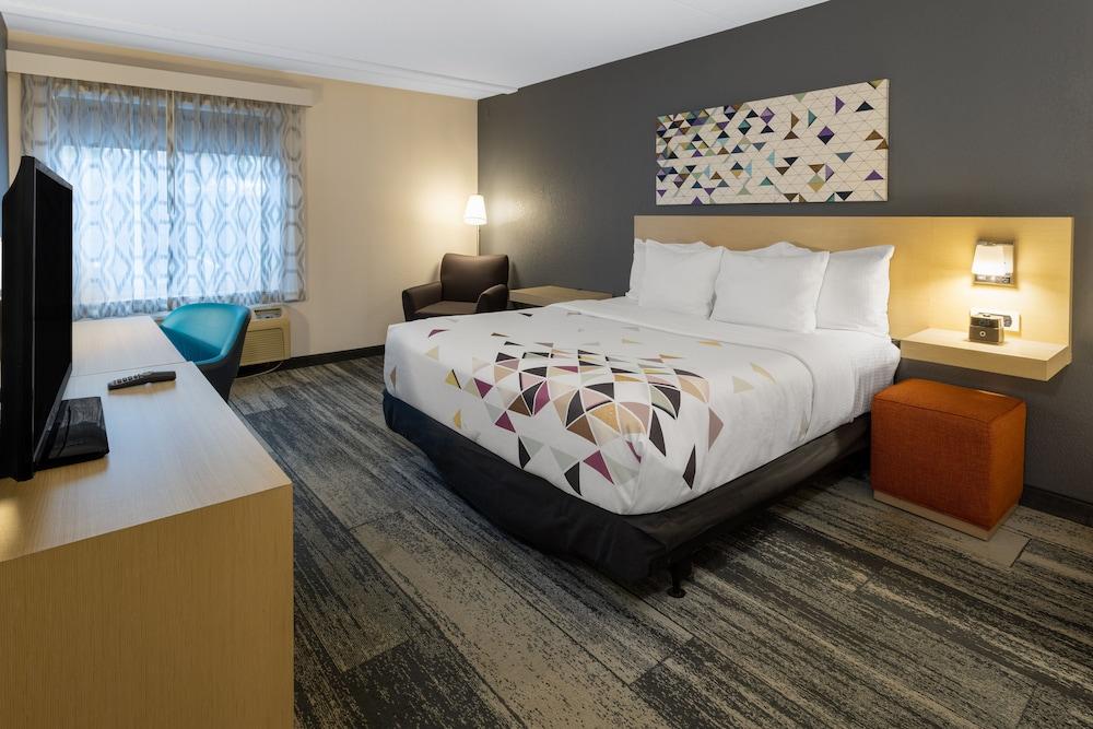 Baymont by Wyndham White Plains - Elmsford