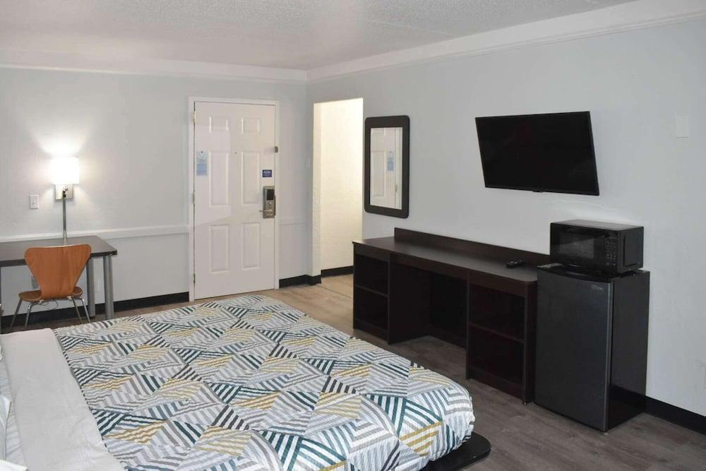 Motel 6 Hazelwood, MO